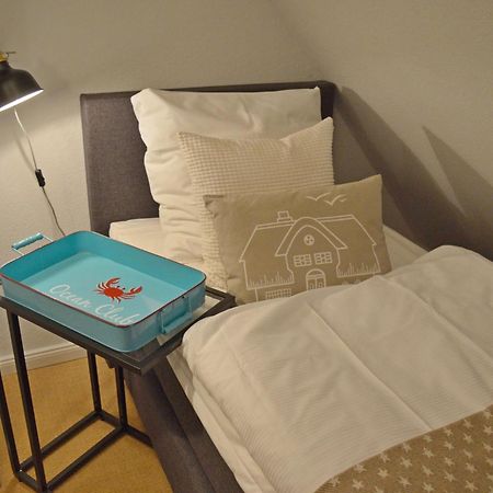 Morderne 3-Zimmerwohnung In Einer Hausscheibe Unter Reet Westerland Kültér fotó